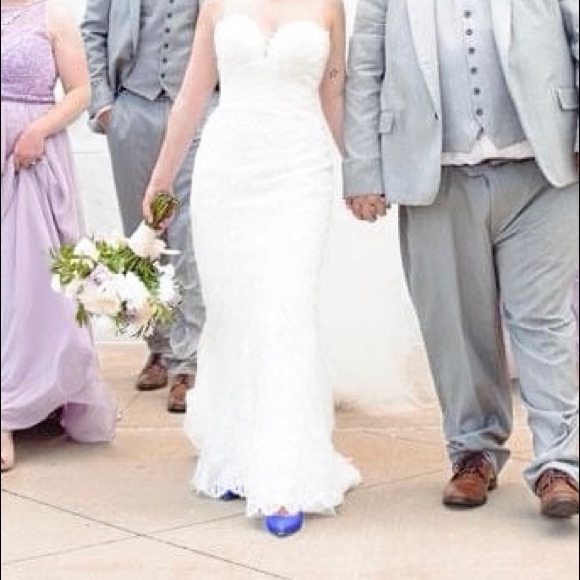 Gorgeous Ivory Wedding Dress w/ floor length veil - Picture 5 of 7